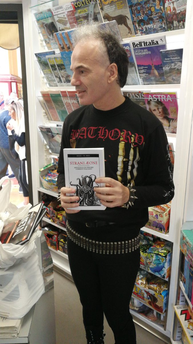ViolaFabio2's tweet image. E&apos; uscito il nuovo libro di P.S. detto burzum su H. P. Lovecraft, lo trovate nell&apos;edicola di piazza dante