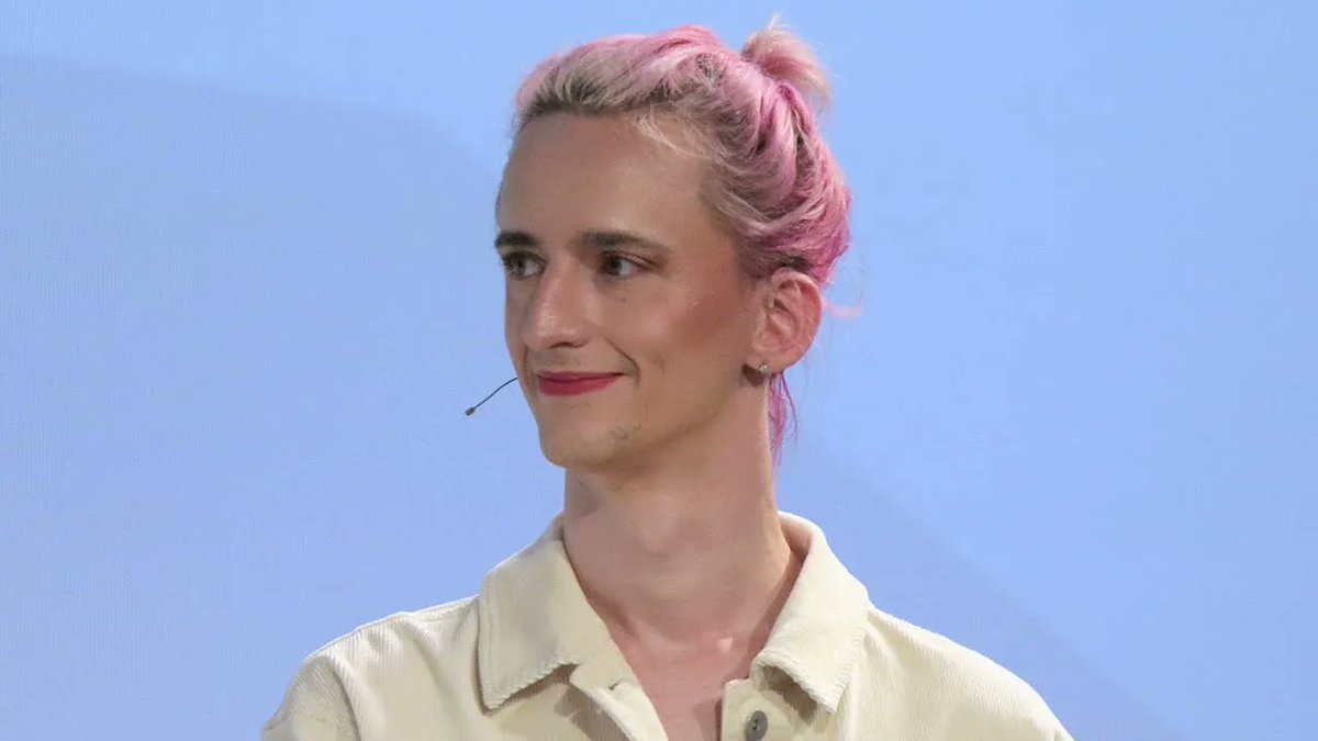 anna ott tweet media