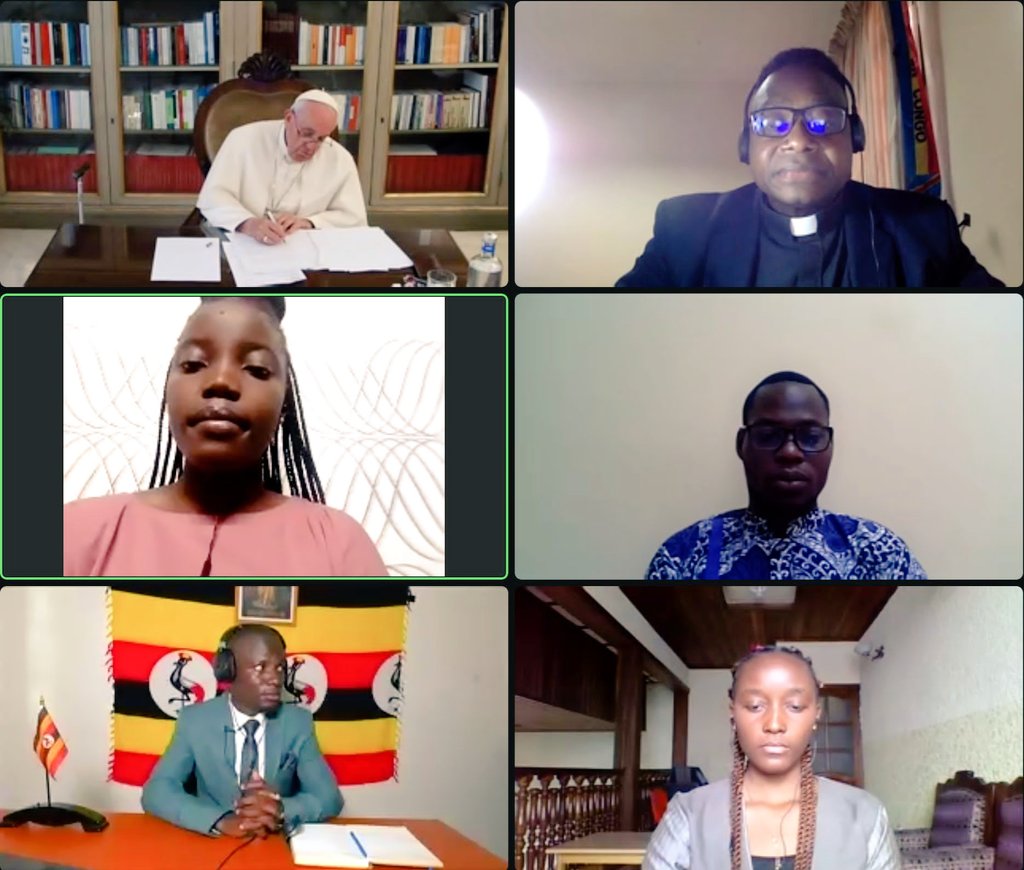 BuildingBAfrica's tweet photo. Young people from Africa meeting with Pope Francis..
Papa says, "we are our own masters"
Thank you Papa..
Follow from..
https://t.co/NlNPmGk3Ga https://t.co/WUTCJWQHqG