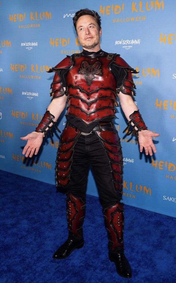 IcePepper's tweet photo. Those leathers are bad ass! 😎 Not so much the guy wearing them. 🤭 https://t.co/bvv30y4G48