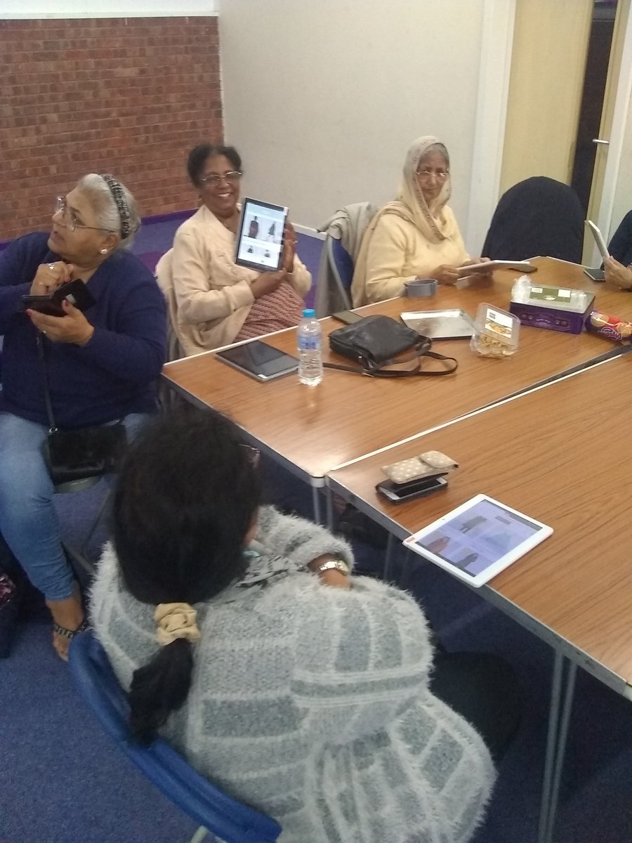 Introduction to Digital, WIFI & Apps training delivered at the Clem Dench Centre via @Spring22Hub. Great turnout with keen learners! 😄📱 Contact hubinfo@springhousing.org.uk for you Digital needs! @SpringHousing #digital #birminghan #tech