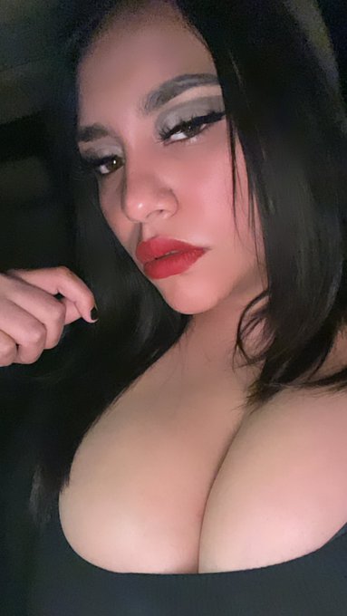 Watch ⏰ B̶U̶N̶N̶Y̶ 🐇's leaked NSFW photo on TwXstars