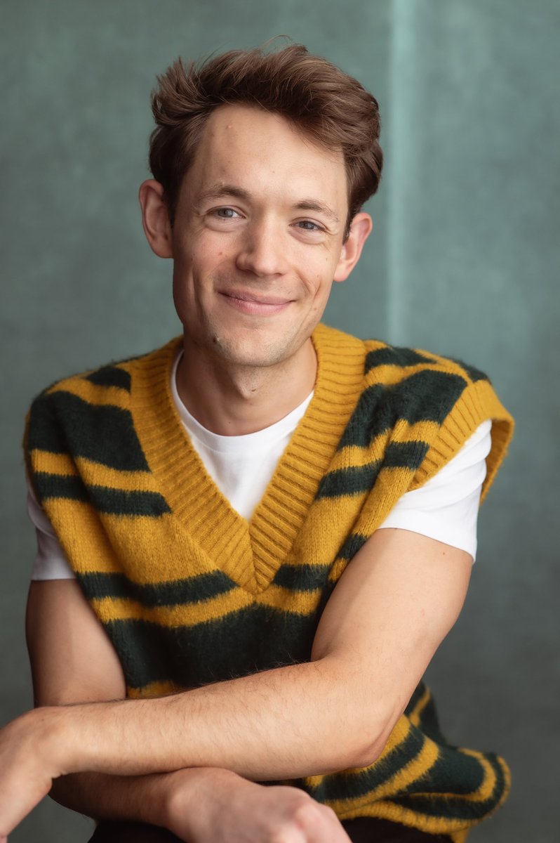 @MavenCasting By the wonderful <a href="/MCarloPhoto/">Michael Carlo</a> - who told me that yes, I should wear the bumblebee cardigan. It’s one of my favourites ☺️