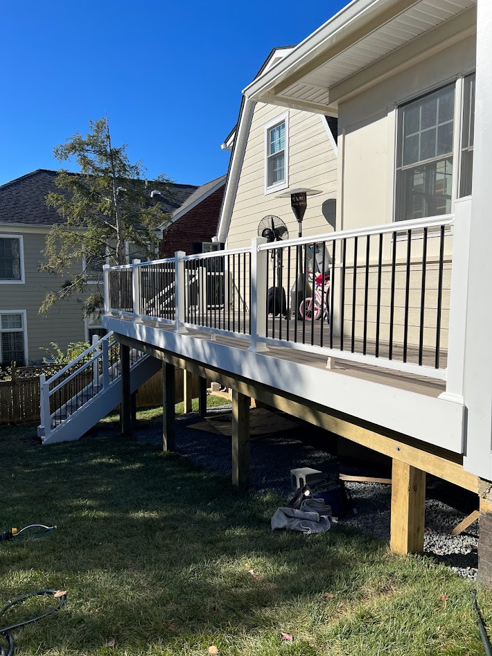 FBrenovations's tweet photo. Backyard fun is always better with a beautiful brand new deck.
@Trex_Company #deck #trexdecking #deckdesign #construction #exteriordecor #exterior #exteriordesign #housegoals #homeimprovement #dmv #renovationhome #firebellyeffect https://t.co/yqO6Jsx0Xe