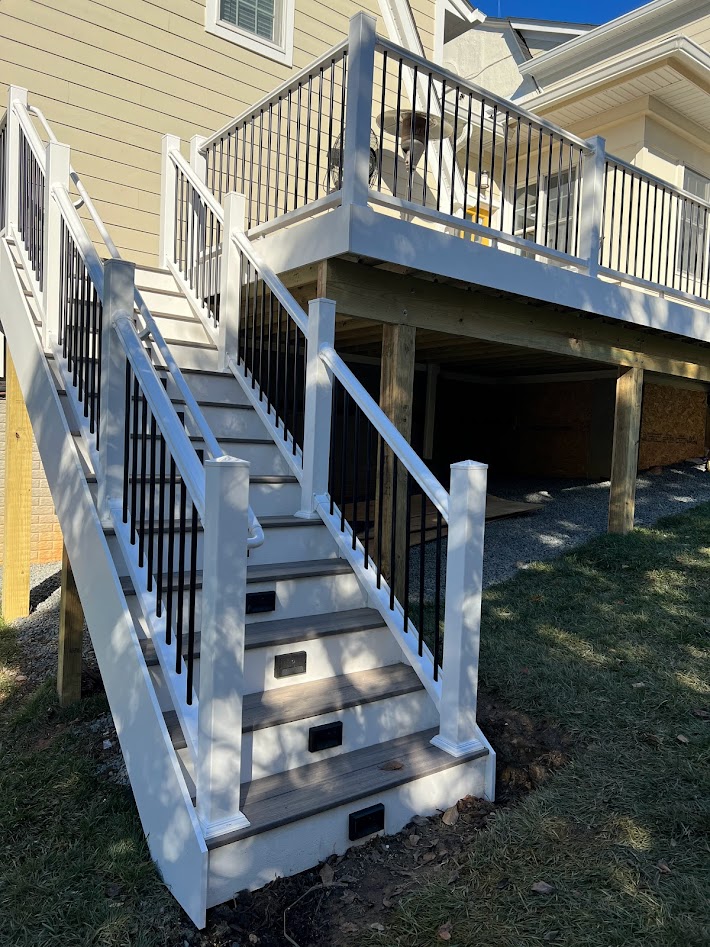FBrenovations's tweet photo. Backyard fun is always better with a beautiful brand new deck.
@Trex_Company #deck #trexdecking #deckdesign #construction #exteriordecor #exterior #exteriordesign #housegoals #homeimprovement #dmv #renovationhome #firebellyeffect https://t.co/yqO6Jsx0Xe
