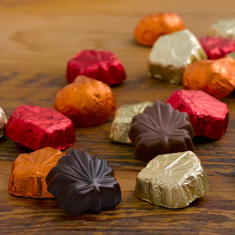 LCChocolates's tweet photo. Catch these festive fall favorites before they disappear!

#organic #fairtrade #premiumchocolate #chocolateleaves #FallinVermont #makeitextraordinary https://t.co/Pp4QAbqpmm