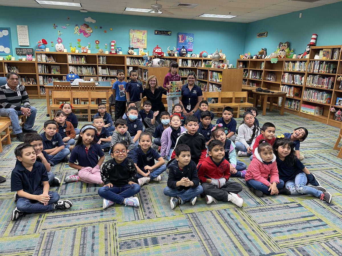 PSJAReads's tweet photo. Thanks for visiting @PSJAISD Cesar Chavez Elementary author Debra Hatch! We enjoyed celebrating National Family Literacy Day by celebrating literacy across the district. #psjalibraries #literacylever https://t.co/1NvQbF0Lcq