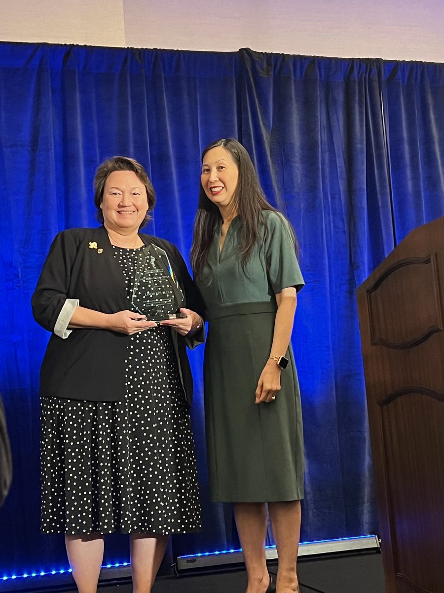 UNTHealth_TCOM's tweet photo. So proud to see TCOM faculty member Dr. Linda Siy named the Texas Family Physician of the Year by the @TXFamilyDocs . She is so active in the training, teaching, &amp; mentoring of so many #TCOM students, we are lucky to have her as part of our family. Congratulations Dr. Siy! 😍 https://t.co/yn0obn7HZY