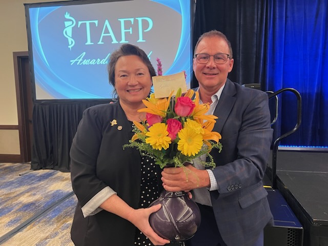 UNTHealth_TCOM's tweet photo. So proud to see TCOM faculty member Dr. Linda Siy named the Texas Family Physician of the Year by the @TXFamilyDocs . She is so active in the training, teaching, &amp; mentoring of so many #TCOM students, we are lucky to have her as part of our family. Congratulations Dr. Siy! 😍 https://t.co/yn0obn7HZY