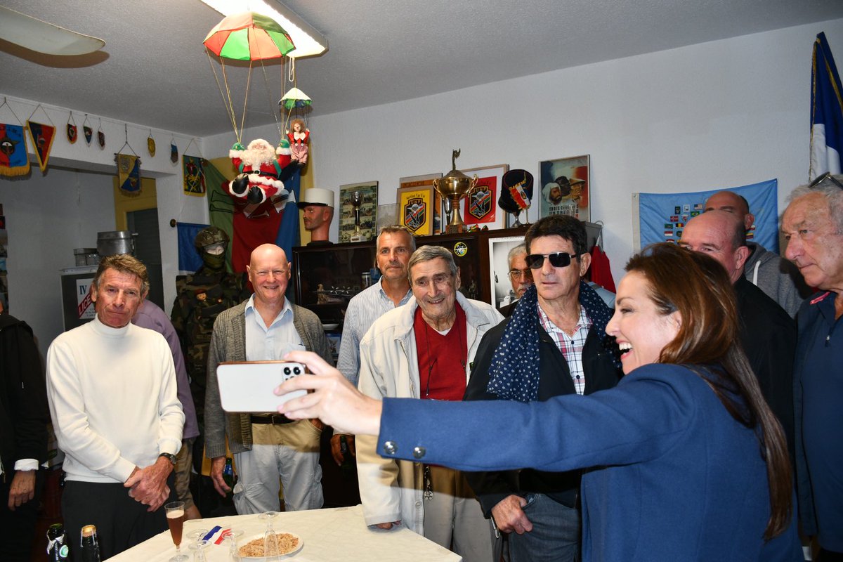 JLechanteux's tweet photo. J’ai l’immense honneur d’être la Marraine de la section Est-Var de l’#UNP et de recevoir le diplôme du #Parachutiste 🪂

L’occasion pour moi de leur remettre la médaille de l’#AssembléeNationale pour leur engagement envers notre Nation 🇫🇷

Et par #SaintMichel, vive les paras ! https://t.co/WkphoEvDsw