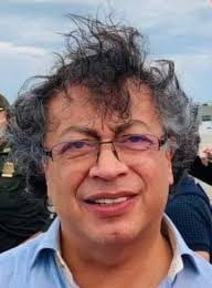 “Felicitaciones” al gobierno de <a href="/petrogustavo/">Gustavo Petro</a>. Ya el dólar está a más de $5.000. El gobierno liderado por Cantinflas y la parrandada de locos y locas que lo acompañan van a quebrar a Colombia. Y no llevan ni 3 meses. Qué horror! Qué despelucada tan brava!