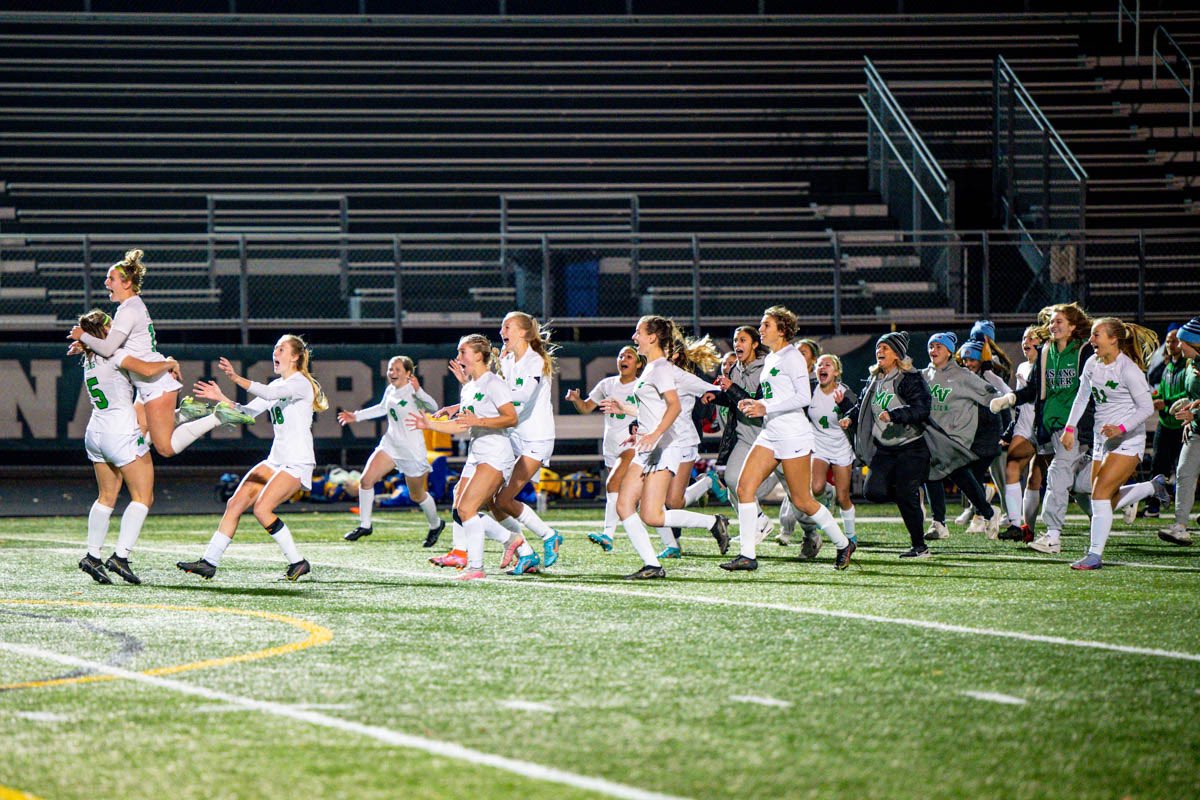 SEE YOU ALL AT U.S. BANK TOMORROW MORNING! 🏦

State Semi-Final ⚽️

🐎 vs 🐝

Kickoff at 8 AM 🤍

GREEN OUT! 💚

Tickets purchased online ONLY 🎟️ 
mshsl.org/tickets

#GetGritty