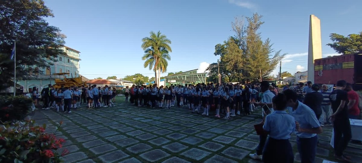 ➡️➡️Que bueno⬅️⬅️... Desde aquí😍, desde el corazón de la isla cubana🇨🇺, se realiza el acto central de ingreso a la educación superior💙.
#CubaEsAmor
#FEEMDeCuba
<a href="/DiazCanelB/">Miguel Díaz-Canel Bermúdez</a> 
<a href="/aylinalvarezG/">Aylín Alvarez García</a> 
@hamlet_cu
