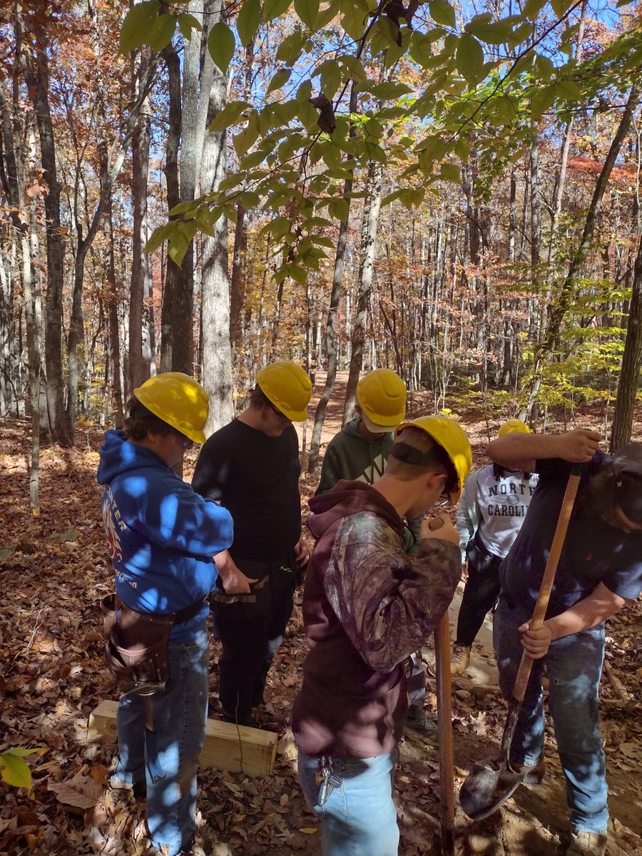 GSTCBuilder's tweet photo. Work based learning with the SGSTC Building &amp; Construction Junior class at Montvale Disc Park ! https://t.co/4Yvq8mRj7o
