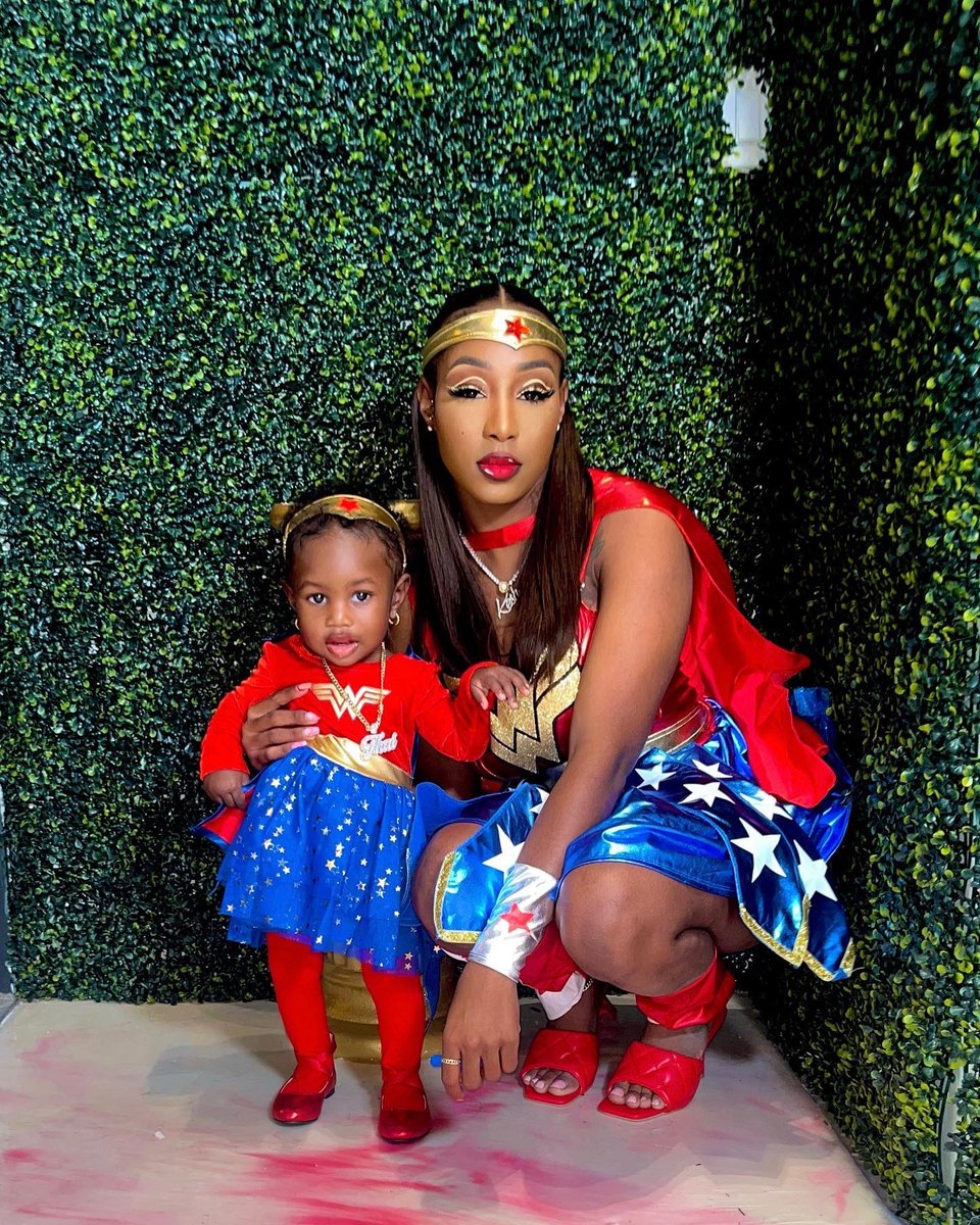 Keshj___'s tweet image. Halloween22 💫 WonderWoman&amp;amp;Baby 💙❤️🥰