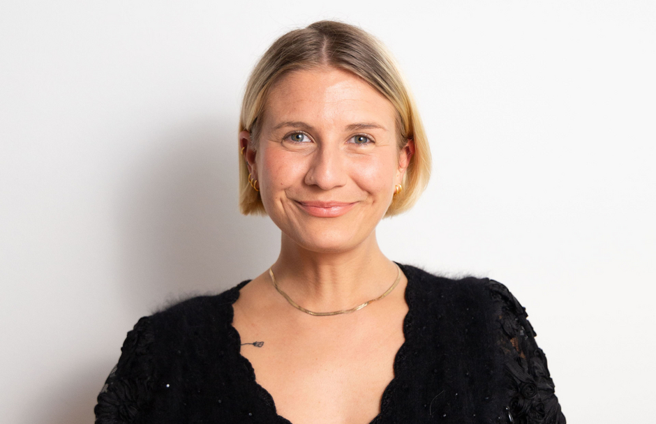 HPI_DSchool's tweet photo. Our alumna Rea Eldem is the founder of IN-VISIBLE, an agency for gender equity at work. In our latest alum interview, we asked Rea about her work and what #DesignThinking has to do with #genderequity π: https://t.co/qzx4bvJHqi
#dtimpact22 https://t.co/KzKVJQk4Va