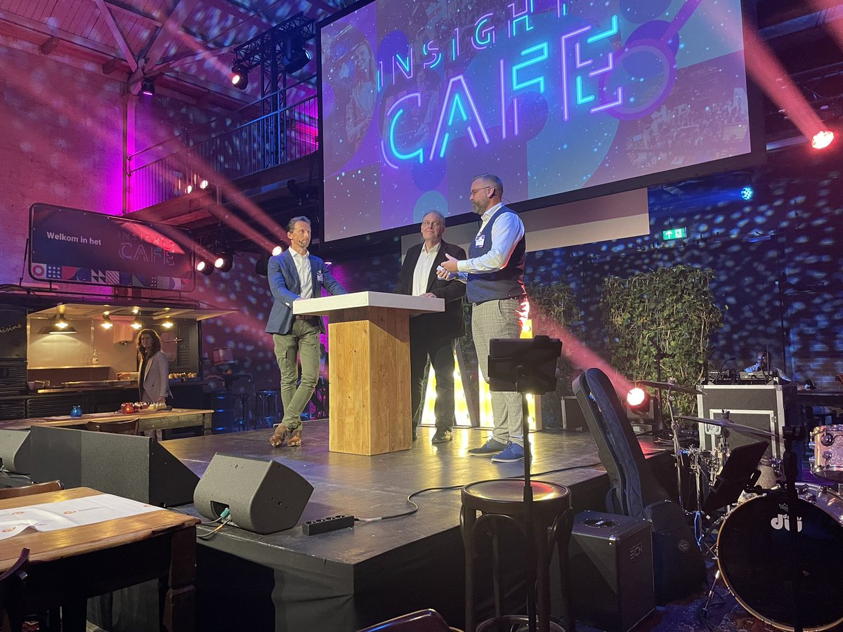 Leuke presentatie over <a href="/asr/">a.s.r. verzekeringen</a> en <a href="/Aegon_NL/">Aegon Nederland</a> met Jan Pieter vd Helm en Jurjen Oosterbaan bij <a href="/AMweb_nl/">AM</a> dag   Zaal muisstil ! 😉