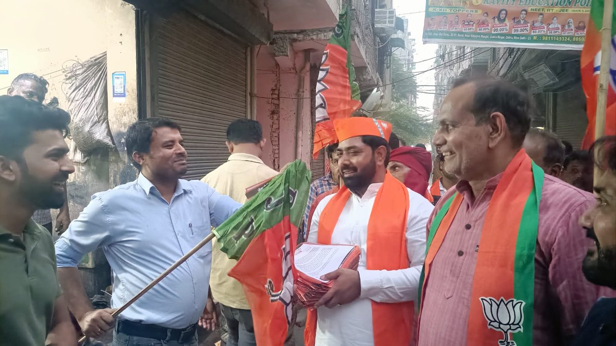 BrahamSinghBJP's tweet photo. सेवा ही विचार
नहीं खोखले प्रचार
हर घर भाजपा || आज सभी खंड प्रमुखों एवं बूथ अध्यक्षों के साथ जाकिर नगर मंडल ओखला विधानसभा में हर घर भाजपा अभियान के तहत झंडा लगाया और पंपलेट वितरित किये । प्रधानमंत्री नरेंद्र मोदी जी की नीतियों को हर घर तक पहुंचाने के लिए हम लगातार प्रतिबद्ध हैं । https://t.co/c8q4htGt5U
