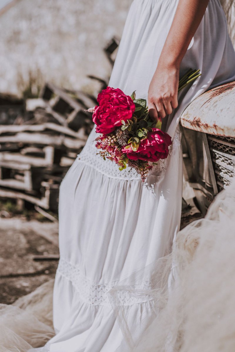 I / A noiva
Projeto de Halloween 💀

Modelo: Maria Vicente;
Maquilhagem: Megguie Almeida;
Assistentes: Francisco Figueiredo; Duarte Gomes; Carolina Ferreira;
Adereços: Margarida Mineiro.
Obrigada a todos pela colaboração! ✨🤍
#halloween #photography #photoshoot #photooftheday