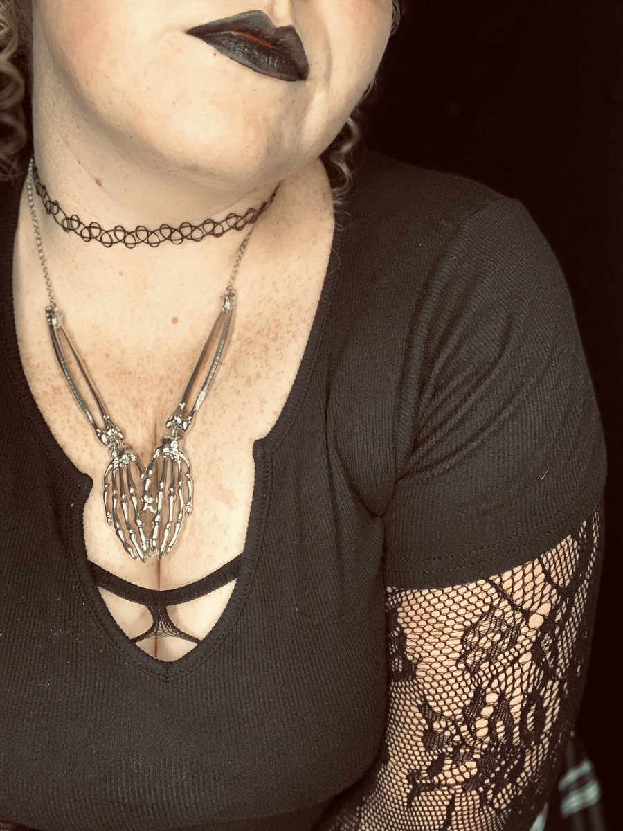 PeachesPoisoned's tweet photo. Sad Halloween is over… but we can still have some spooky fun! 😉 Come find me on Only Fans! 3 spots left for 45% off! (Link on profile) #bbw #bbwwife #onlyfans #onlyfansbbw #onlyfanswife #sexy #bigass #adultcontent #adultcontentcreator #itakerequests #thick #plussize https://t.co/7eRnhPLEb2