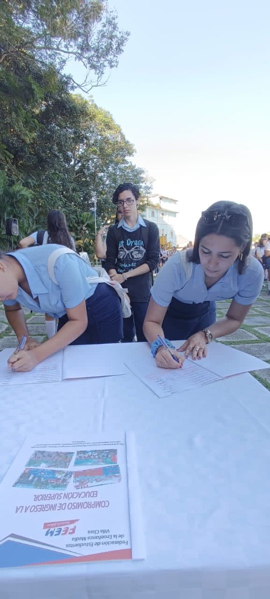 FeemVilla's tweet photo. "Nunca consideres el estudio como una obligación, sino como una oportunidad para penetrar en el bello y maravilloso mundo del saber".
                                   Albert Einstein.
#FEEMdeCuba
#CubaEsAmor
@DiazCanelB 
@aylinalvarezG 
@Colina_VClara 
@hamlet_cu https://t.co/Tl1jmq5z1D