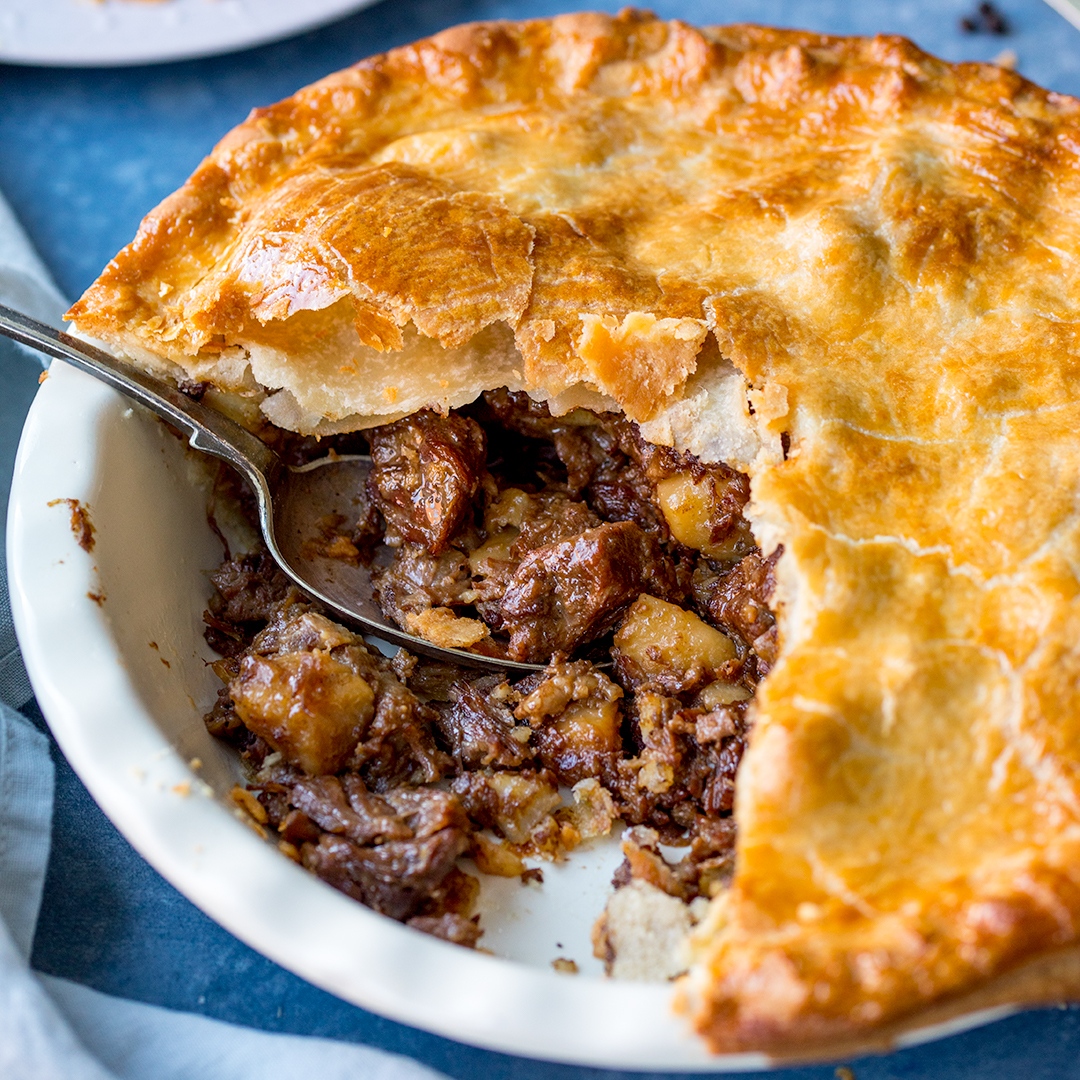 KitchenSanc2ary's tweet photo. Rich and Tasty Slow-Cooked Steak Pie - You can't beat this rich, meaty and delicious homemade steak pie, filled with slow-cooked beef and potatoes it's the ultimate comfort food.😋
https://t.co/7V3gMpqBml
#beefpie #steakpie #homemadepie https://t.co/e2muindfLM