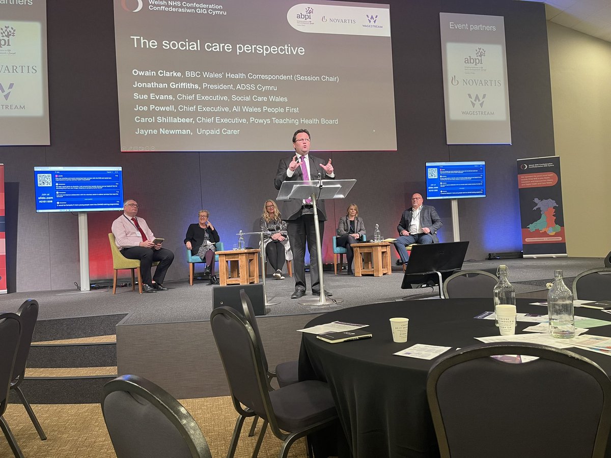 Martin1Chris's tweet photo. Next up, the social care perspective! @WelshConfed @lshubwales #WelshConfed22 @clarkeyow early intervention and prevention is key. Listen to the carers who care for their loved ones #coproduction #sharedendeavour across artificial barriers put patient/citizen at the centre https://t.co/gughNOlT30