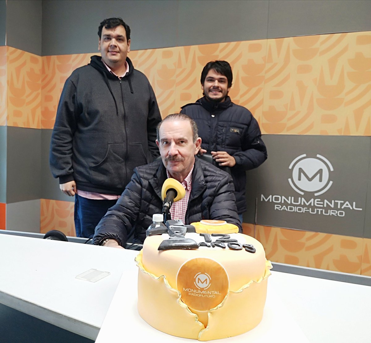 AM_1080's tweet image. En @FALG1080am, informamos, discutimos y analizamos todo sobre el deporte que más nos apasiona.

🎂 Hace 12 años estamos viviendo el mundo con vos.

¡En #Monumental estamos de aniversario! 🎉🥳

#AM1080 📻 #RadioFuturo