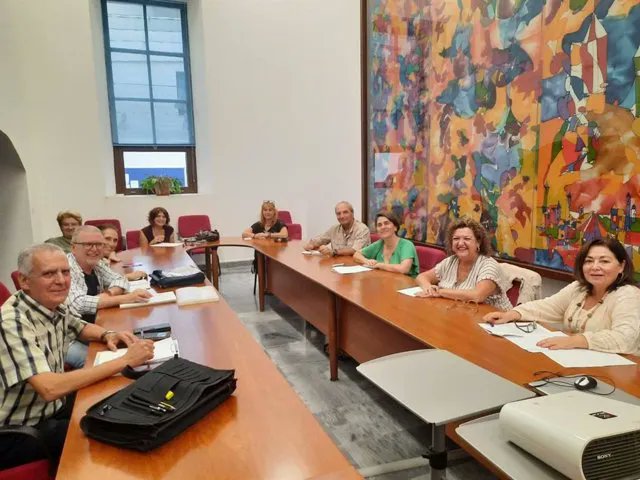 CONCOVI_Espana's tweet photo. ▶️ El @Cadiz_es ofrece su colaboración a grupos de la ciudad interesados en realizar proyectos de #cohousing, anuncio @TubioEva, concejala de #Vivienda y presidenta de #Procasa, durante un encuentro con grupos ciudadanos.
https://t.co/eLoJsOy1wi
@epandalucia https://t.co/XJSJHH36gE