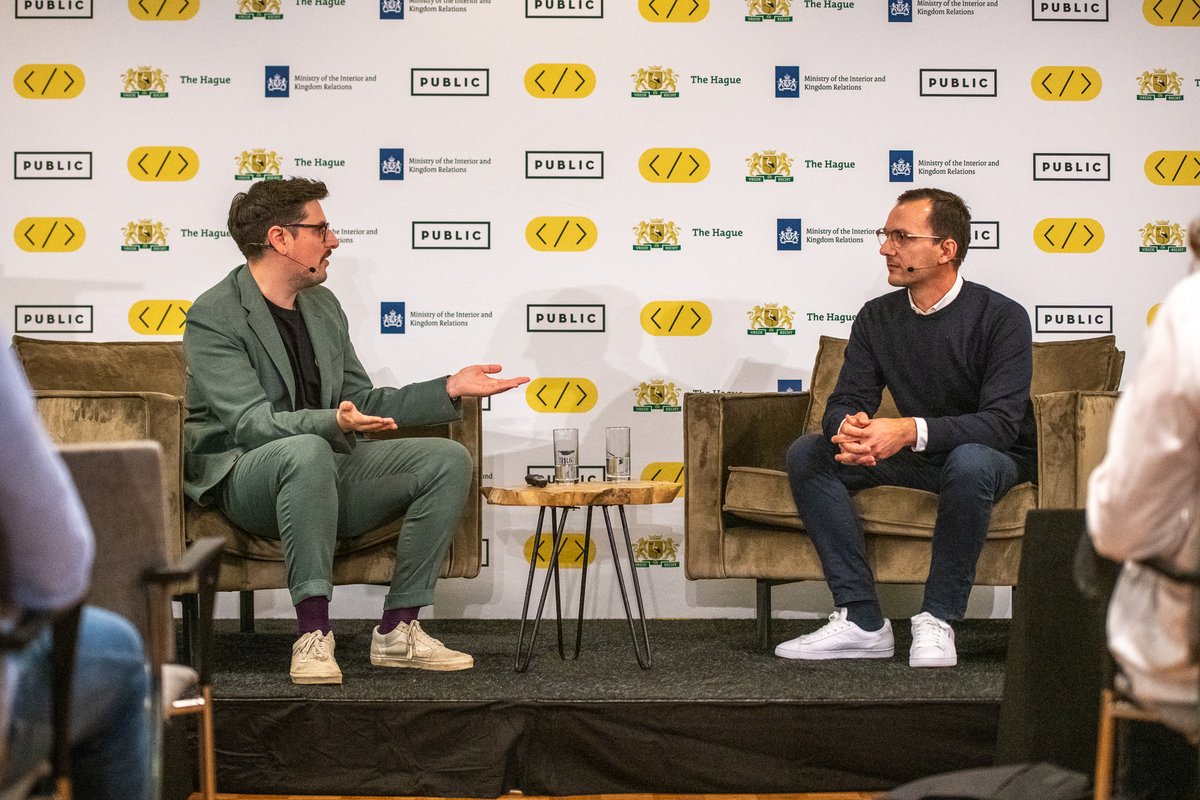 PUBLIC_Germany's tweet photo. Heute beim #GovTechSummit:@ncfhoffmann &amp; #MoritzNowitzki von @tsystemsde teilen einen exklusiven Vorab-Blick in die Erkenntnisse unseres Reports "Cloudbasierte Innovationen für die Verwaltung: Mehrwerte, Herausforderungen, Lösungsansätze". Report in euer Postfach? Link im Thread! https://t.co/Zf5AiUSJM4