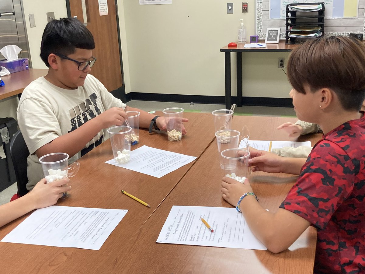 MKMSScience's tweet photo. 5th grade science reviewed mixtures and solutions during an edible lab on Monday! @PISDMSScience @PISDMIDDLE @KendrickBroncos https://t.co/S4OJyWNQtU
