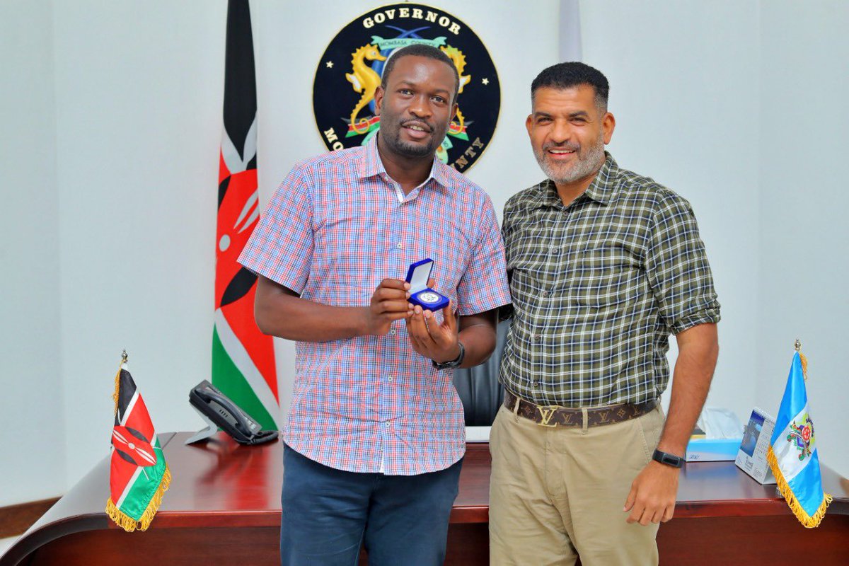 Courtesy call on Mombasa Governor @A_S_Nassir this afternoon at his office. I came to learn KRA shut the County Accounts days after his win and operations have stalled. I assured the Governor that we in Senate shall offer our support to guarantee uninterrupted service delivery.