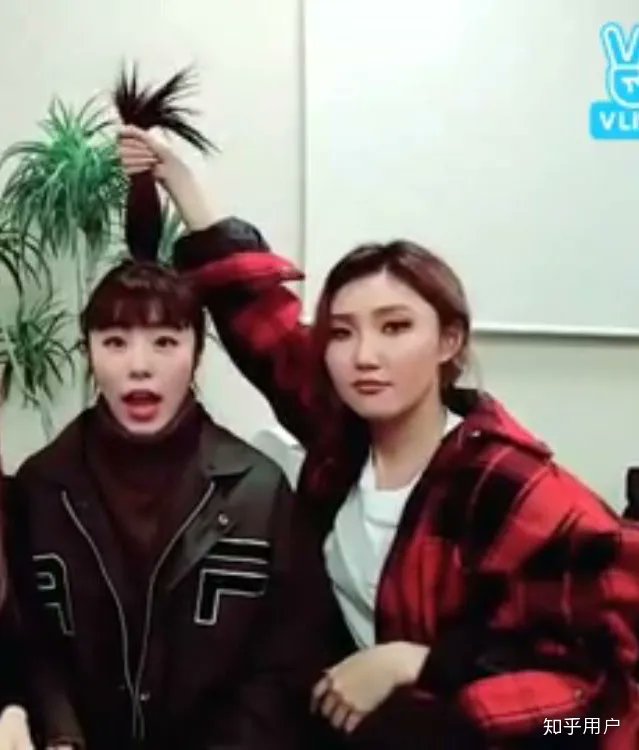 o_oxxxxxxxxxxx's tweet photo. 휘인&amp;화사
#mamamoo  #MAMAVOTE https://t.co/EXGQEhhTlz
