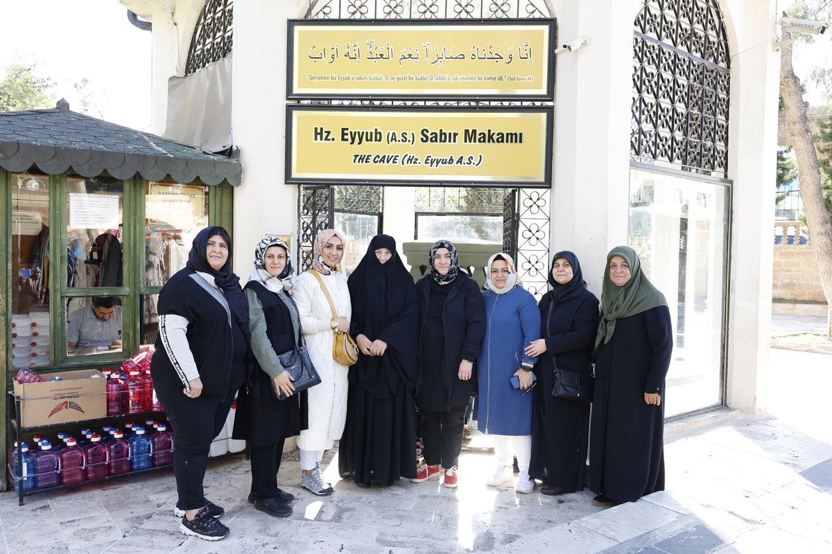 📍Peygamberler şehri Şanlıurfa’dayız.

Hz. Eyyüb(A.S.) Sabır Makamını, Meclis Üyelerimiz ve eşleri ile birlikte ziyaret ettik.

Rabbim tüm hastalarımıza şifa versin.