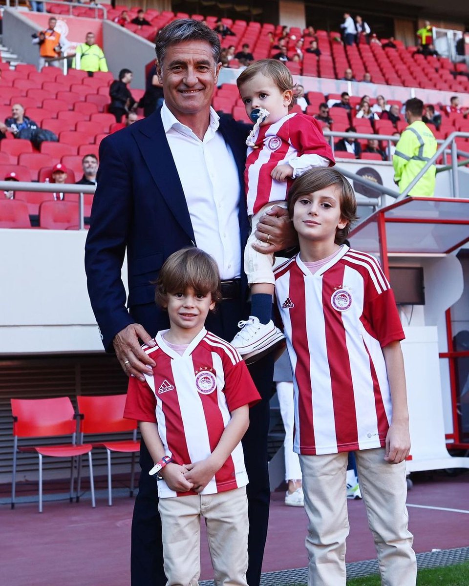 𝑳𝒊𝒌𝒆 𝑮𝒓𝒂𝒏𝒅𝒑𝒂, 𝑳𝒊𝒌𝒆 𝑮𝒓𝒂𝒏𝒅𝒔𝒐𝒏𝒔 ❤ 📸Repost: michelgonzalez8 | IG #Olympiacos #Michel #Family