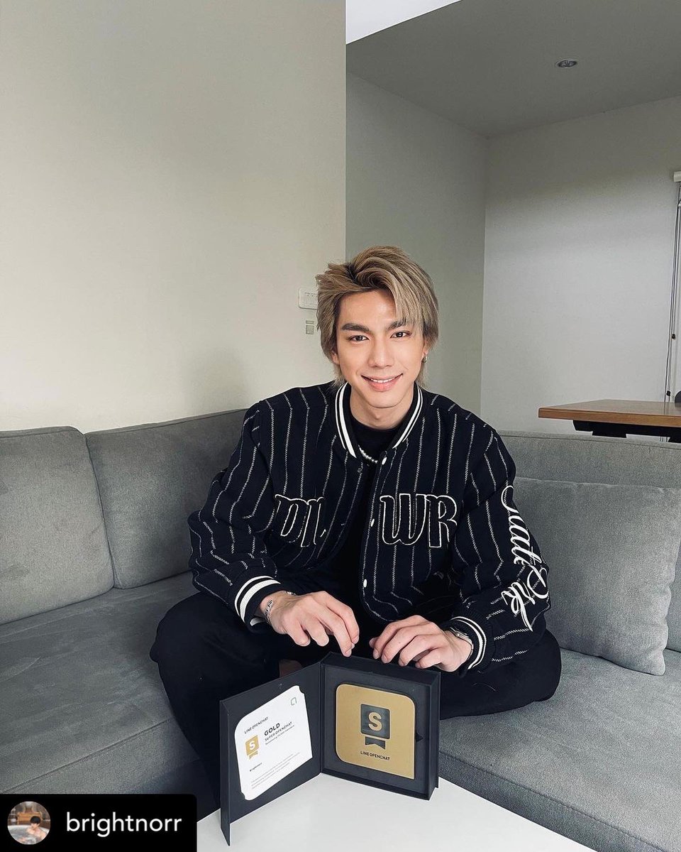 PloyVoranan's tweet photo. 2022.11.01 ข้าเจ้าก็อยู่ใน opc ด้วยนะเจ้า 🥰 posted @withrepost • #brightnorr Line Super Openchat Trophy รางวัลนี้ขอเป็นตัวแทนรับแทนพวกเธอทุกคนนนนนน ขอบคุณที่มาจอยกันน้ารักทุกคนชาวแก๊ง
#LINEOpenChat
#WhereEveryoneHasTheirOwnPlace
#SuperOpenChat
#สุดยอดโอเพนแชท https://t.co/1jbGt8EZw3