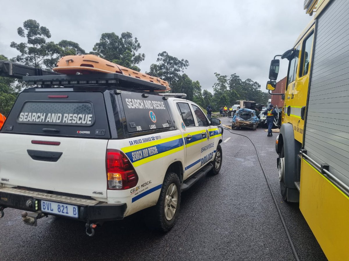 #sapsKZN Earlier today members from Durban and Pietermaritzburg SAPS #SearchAndRescue along with Durban Accident Combatting Unit and eThekwini Fire and Rescue responded to the N3 near Hillcrest for a multiple vehicle collision. Culpable homicide docket opened for investigation NP