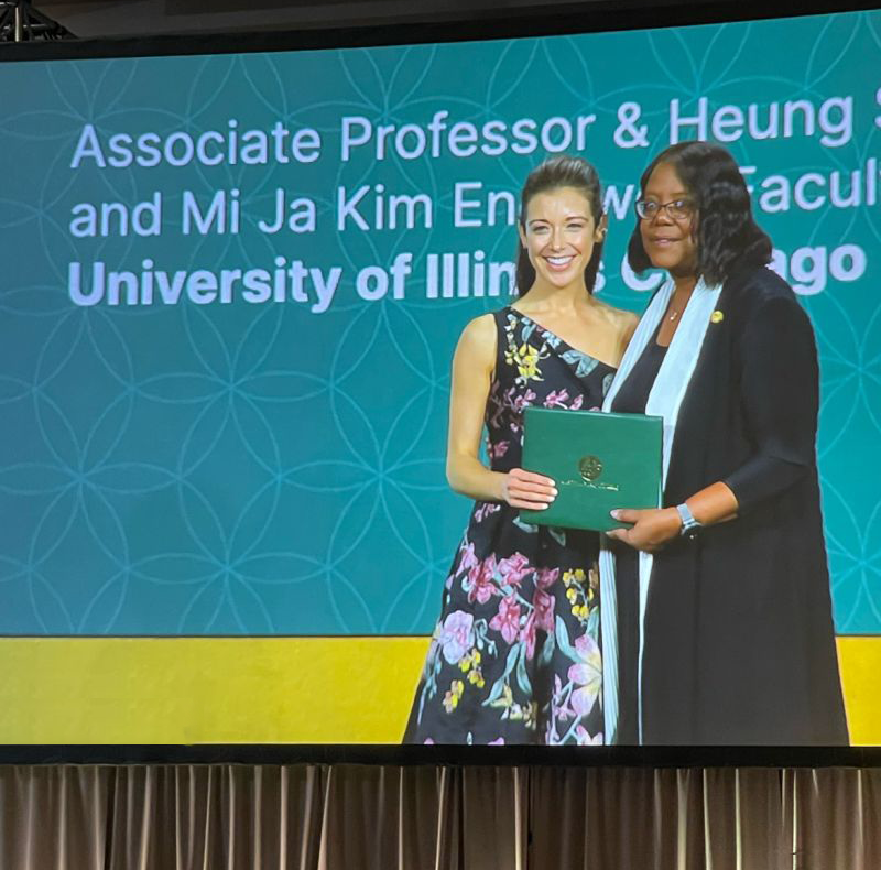 Help us congratulate professor @ShannonHalloway and our four UIC Nursing alumni inducted as @AAN_Nursing Fellows this past weekend! @thisUIC @UICnews @UIC_Alumni READ: 'Halloway, four alums inducted as AAN Fellows' nursing.uic.edu/news-stories/h…