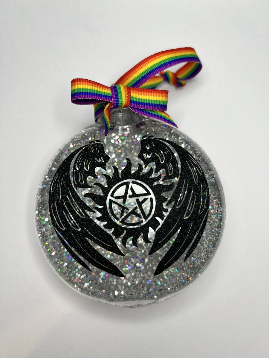 artofthecavern's tweet photo. ✨Shop update!! New posting alert!✨
#Supernatural inspired ornaments are up and ready! Get yours in time for the holidays. Shop link in bio! 
#TheWinchesters #SPN #SPNFamily https://t.co/KARXJ9VPLo