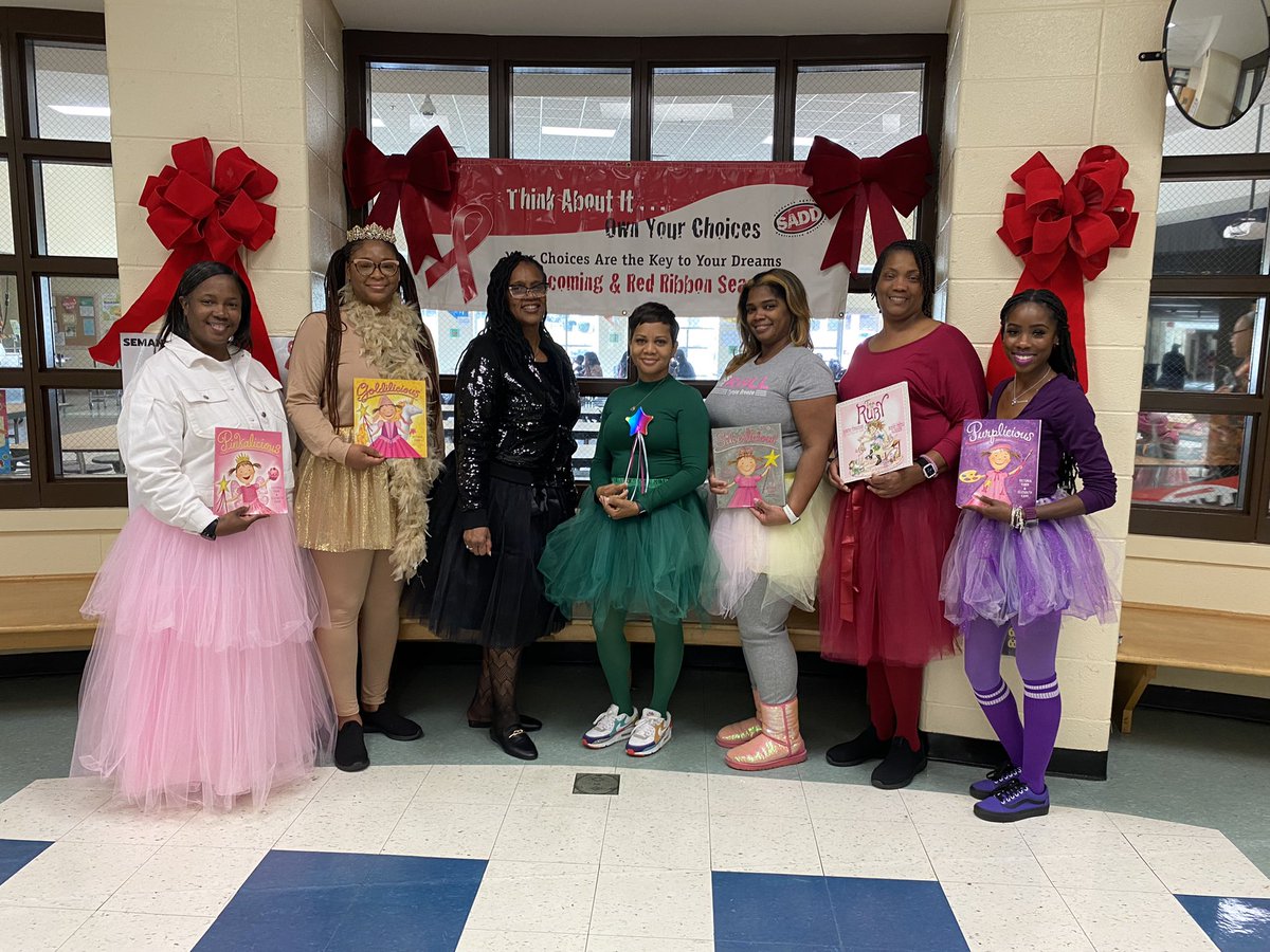 elenagilmoreHES's tweet photo. Heritage Admin Team representing for Book Character Day!!! @AFrazier100 @EJ_Lewis07 @LaraundeB @heritagejaguars @Heritageprin https://t.co/n7tsZCIKvX