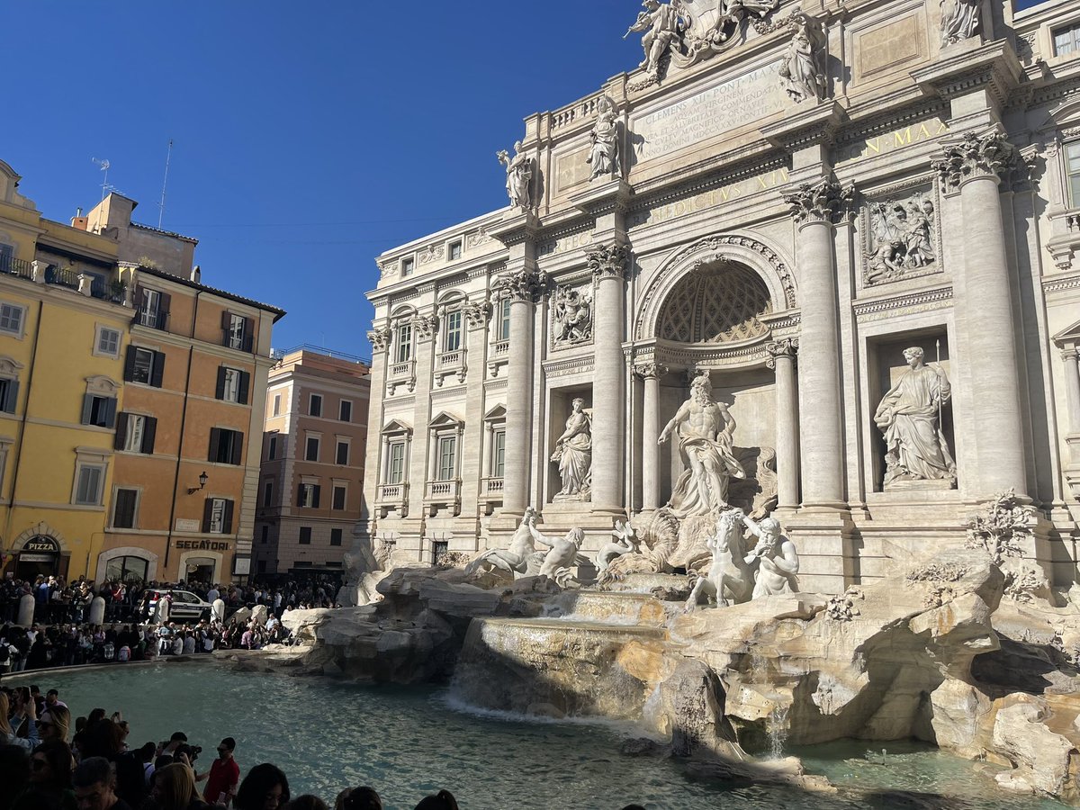 Roma eres la divinización en persona. Las fotos no te pueden hacer justicia.