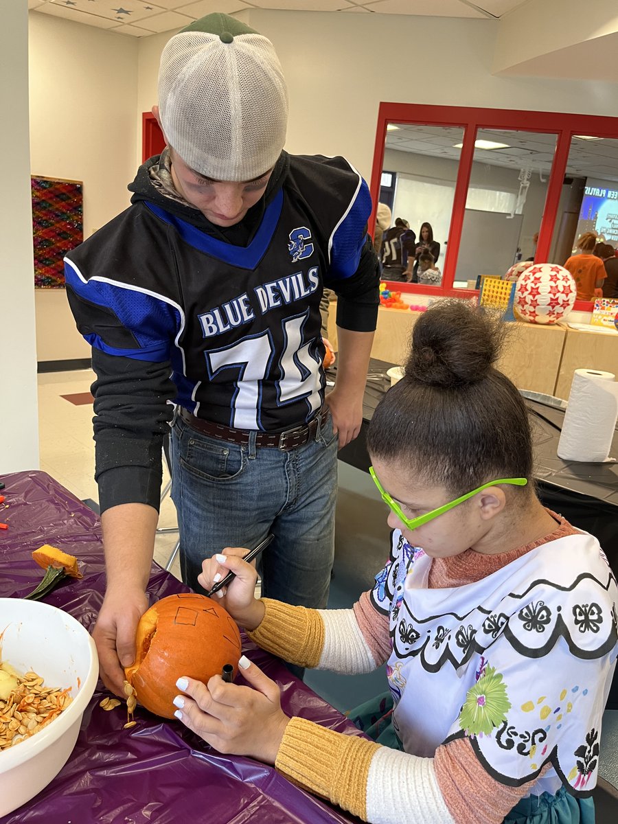 MOBOCES1's tweet photo. #moboces Conservation students worked with our Community Based Occupational Education class yesterday to help carve jack-o-lanterns for #halloween2022. Thanks to Swistak Farm for donating the pumpkins for this project! #operationcollaboration https://t.co/aYSzh940cR