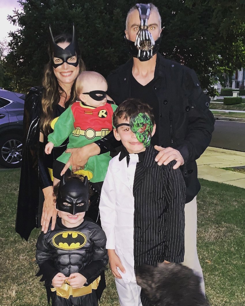 SharynRyan17's tweet photo. Halloween 2022🎃👻🎃💀🎃 #gotham @BrendanRyanMLB https://t.co/HptOZUe4DD