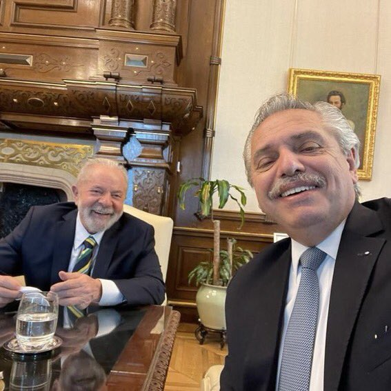 luccccapasquali's tweet photo. felicidade de quem vai abraçar o BNDES https://t.co/zp0iSiV8J5
