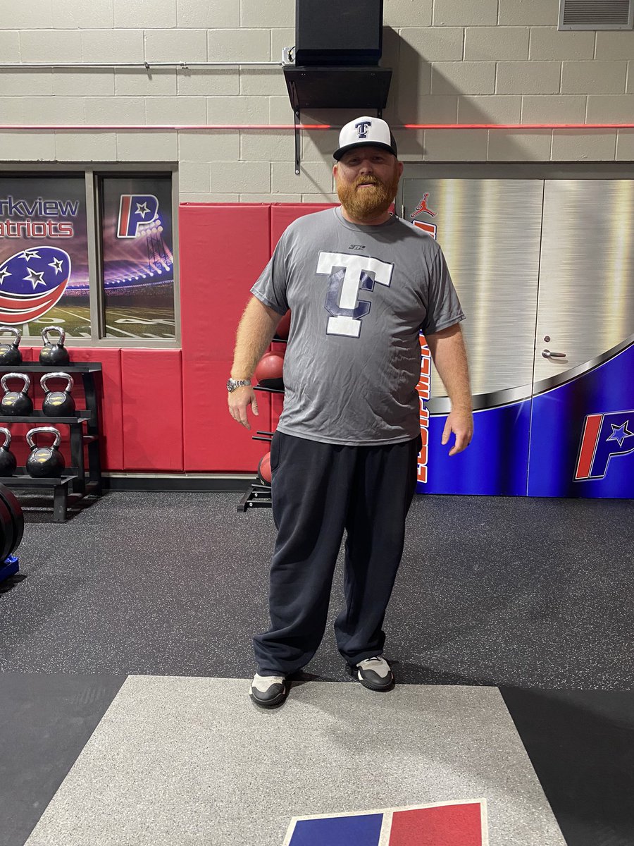 Shout to <a href="/DJHUGHES_24/">DJ HUGHES</a> <a href="/TwinCityPG/">Twin City Post Grad</a> we like to show our young guys to chase your dreams if your willing to put in work! Alumni, let us know about some gear so we can rep you next! #FAMILY #PatriotPride