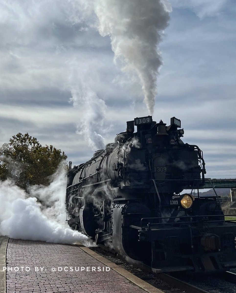 DCSuperSid's tweet photo. I had an opportunity to check out the amazing 1309 restoration at the @WMSRailroad #WMSR #wmsrailroad #railphotography #trainphotography @Mountain_MD @InAlleganyCoMD #mountainmaryland https://t.co/xJgBtUWDwB