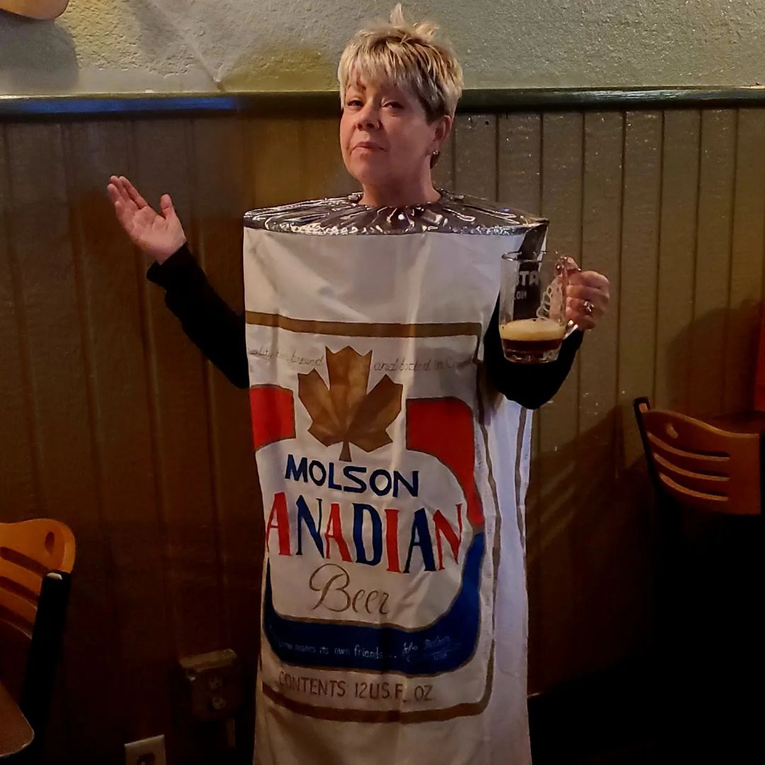 Can anyone beat this incredible hand-made costume from last night?

📸: instagram/mama.pea_creative