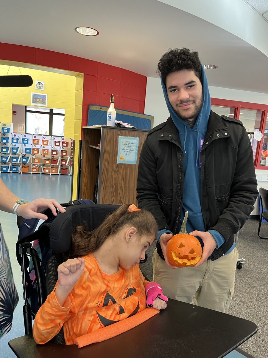 MOBOCES1's tweet photo. #moboces Conservation students worked with our Community Based Occupational Education class yesterday to help carve jack-o-lanterns for #halloween2022. Thanks to Swistak Farm for donating the pumpkins for this project! #operationcollaboration https://t.co/aYSzh940cR