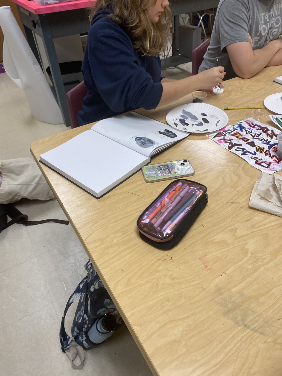 ORTIZ_MWHSART's tweet photo. IB Visual Art 1 Students painting from observation today! https://t.co/8A3LNEMHNF