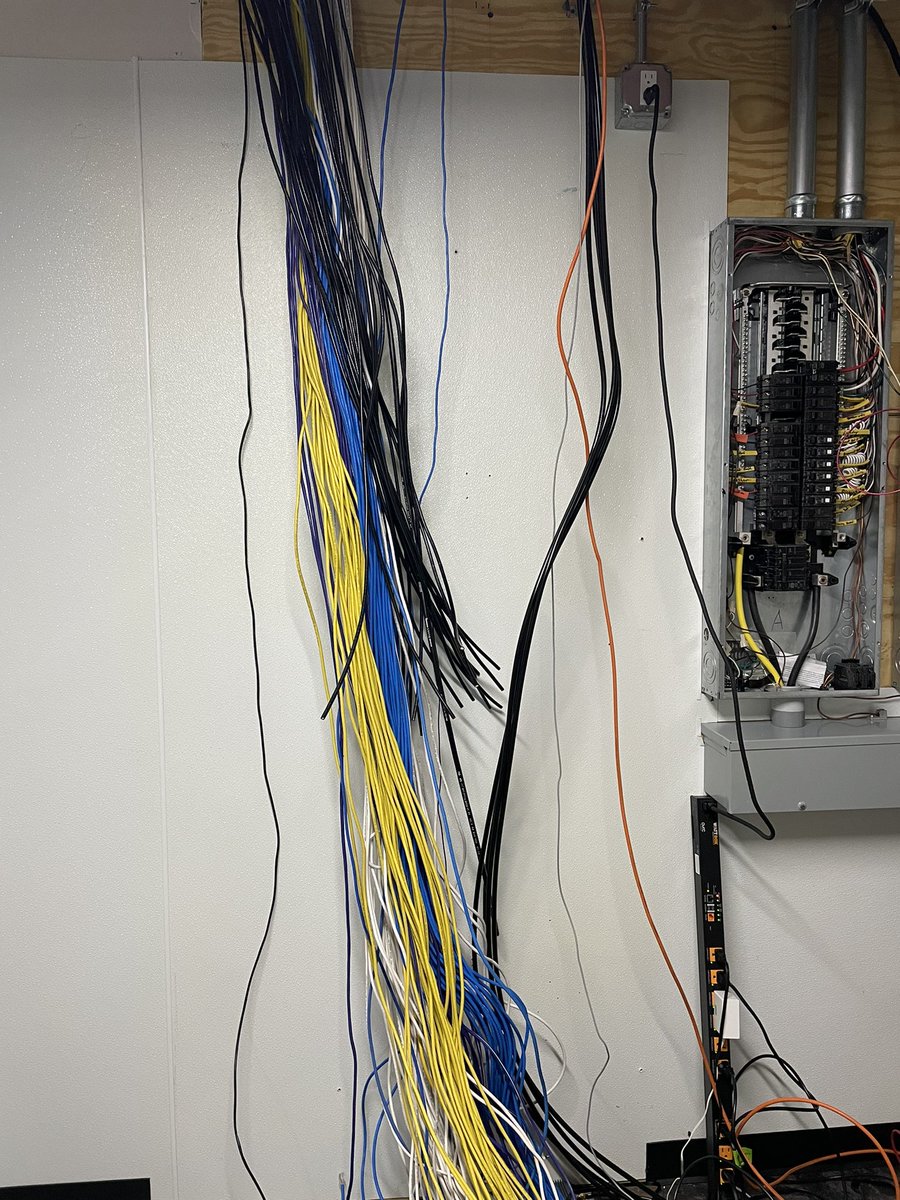 WPAdvancedNeeds's tweet photo. Reverse install day! #RackRelocation  #avtweeps https://t.co/yyv5IkeekZ